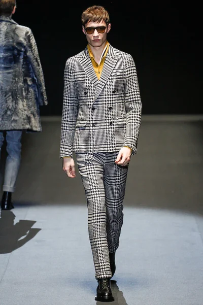 Look 9